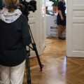 Ein Kamerateam vom MDR Sachsenspiegel filmt unsere Blickpunkt Auge Koordinatorin bei einer Beratung